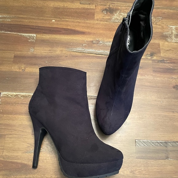 Mossimo Supply Co. Shoes - Mossimo black faux suede ankle boots